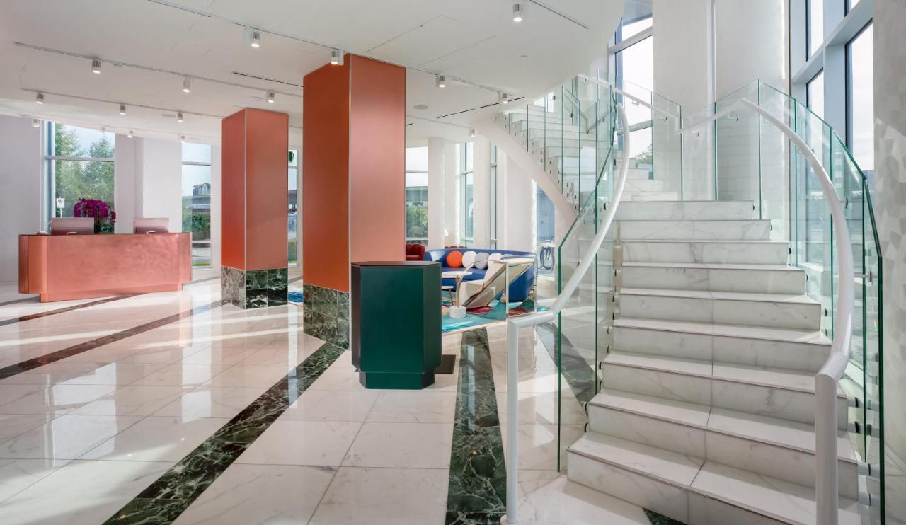Versante Hotel 列治文 外观 照片 Lobby