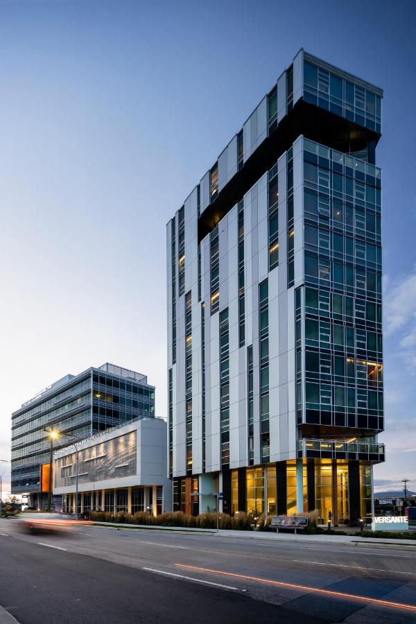 Versante Hotel 列治文 外观 照片 The building in 2012