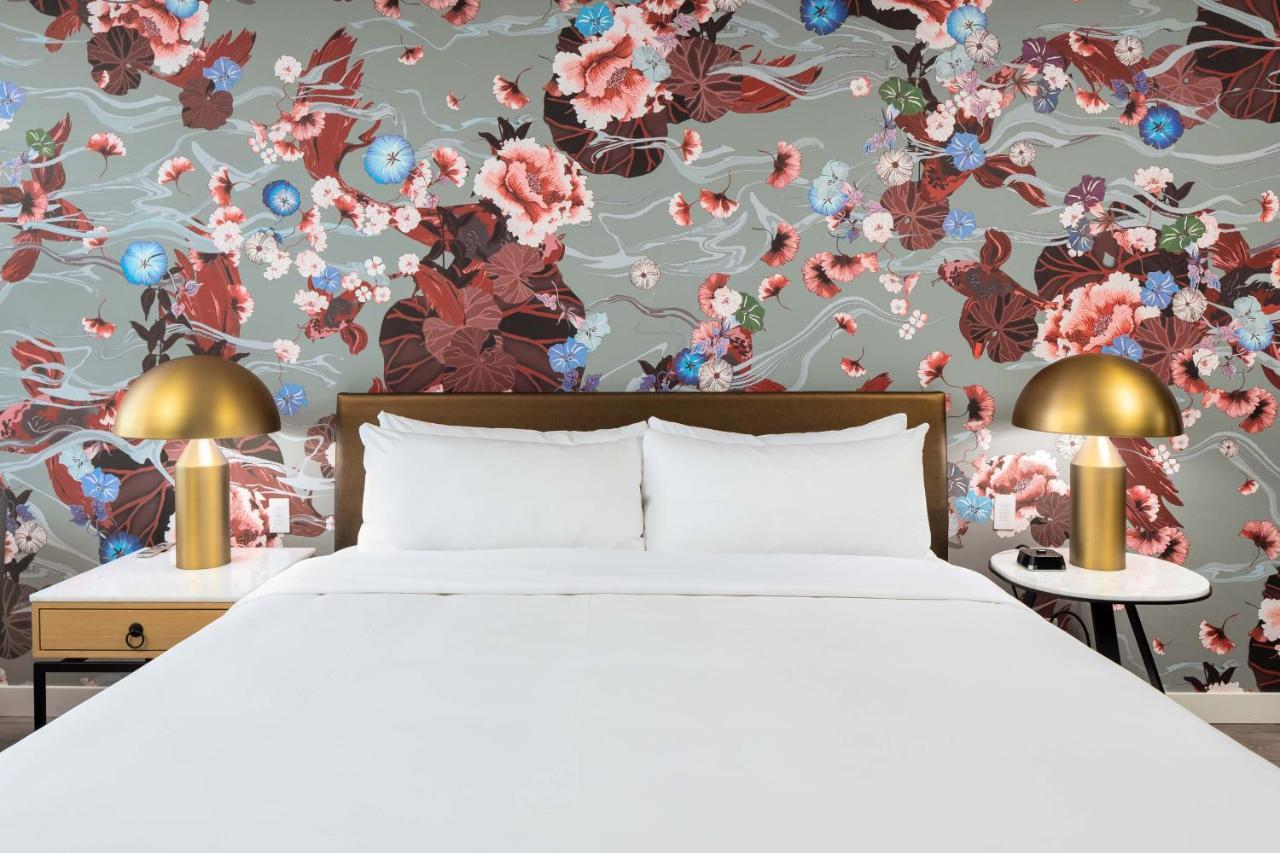 Versante Hotel 列治文 客房 照片 A bedroom at the hotel