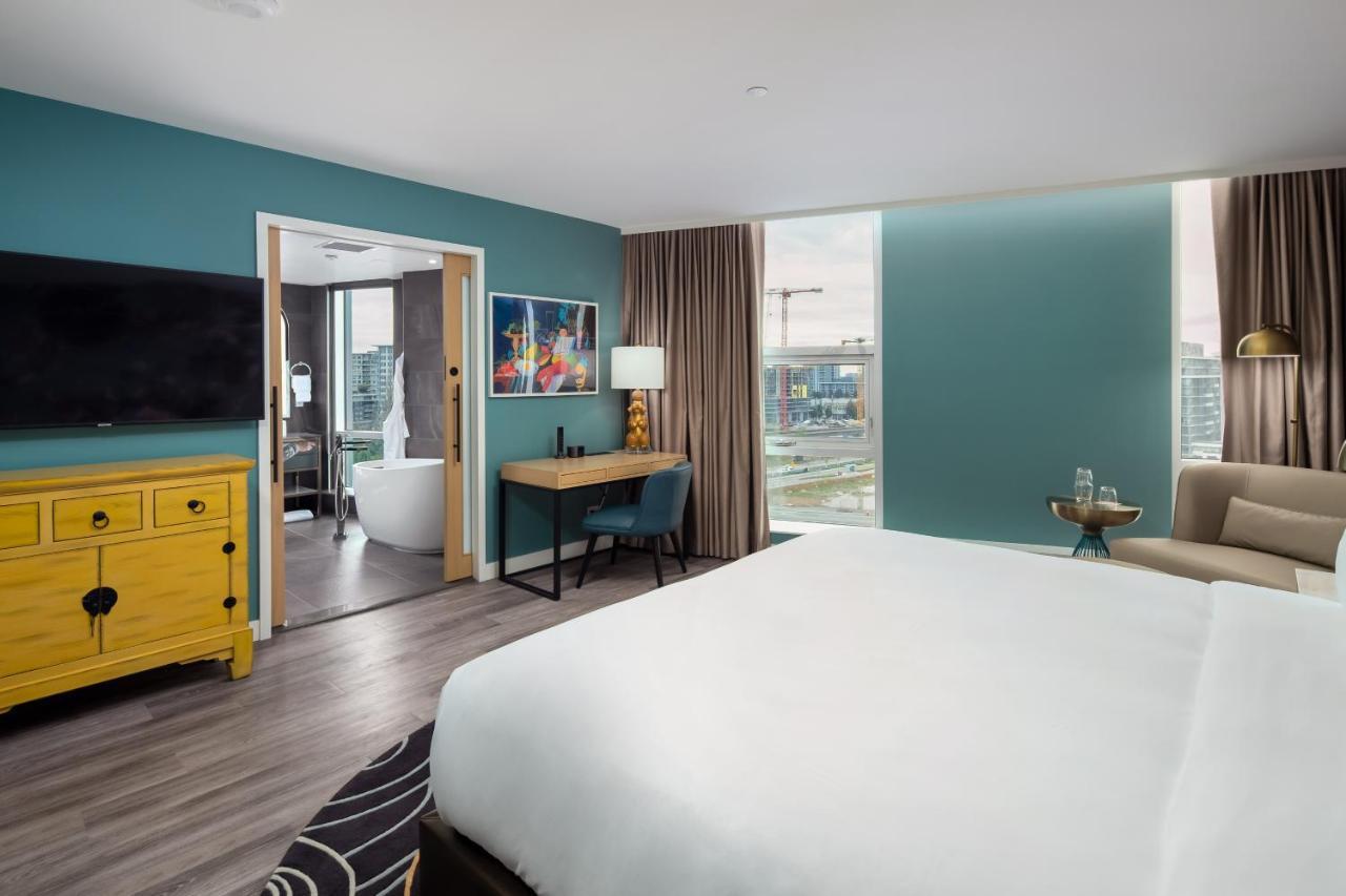 Versante Hotel 列治文 外观 照片 A bedroom at the hotel