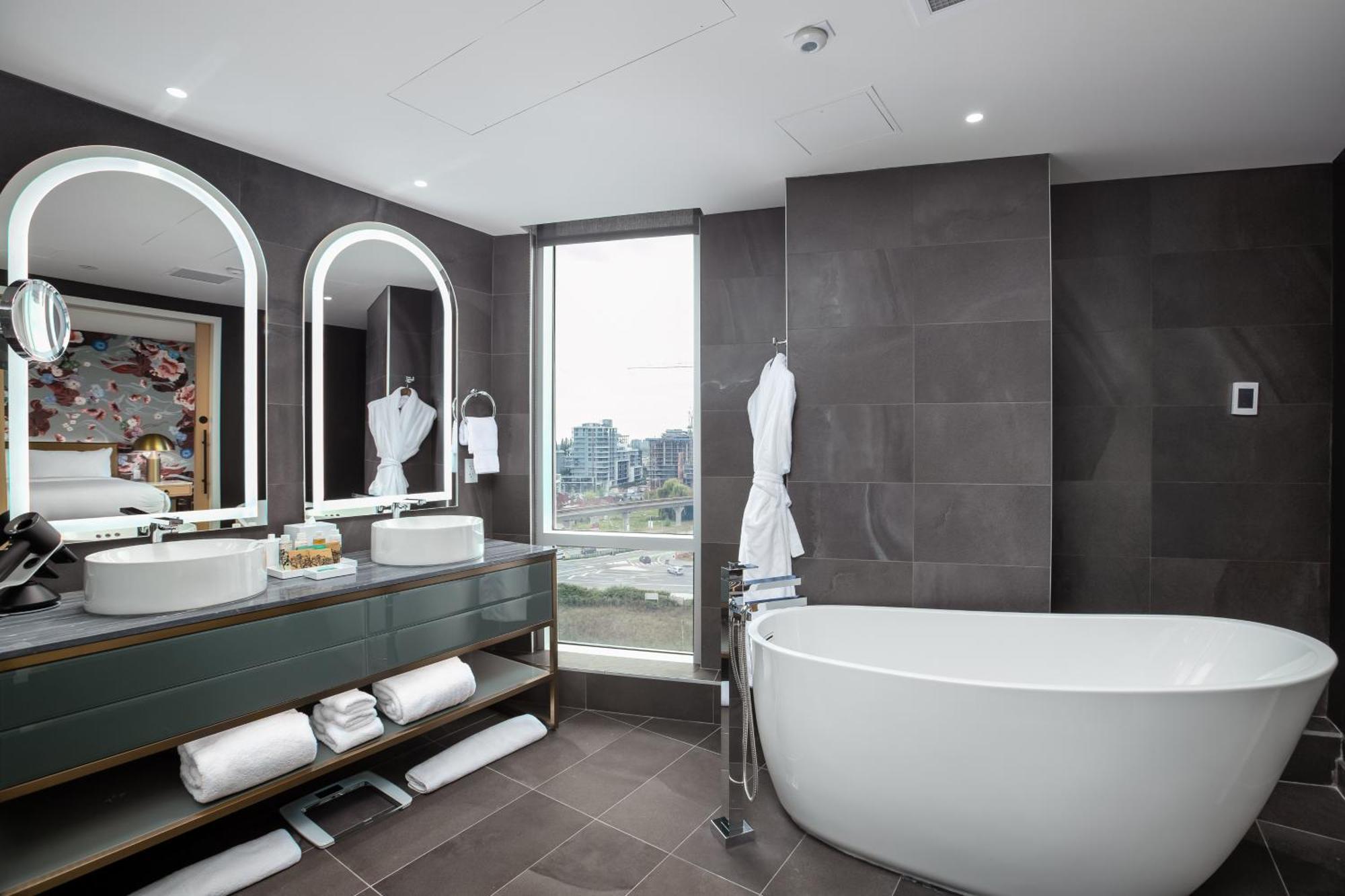 Versante Hotel 列治文 客房 照片 Bathroom
